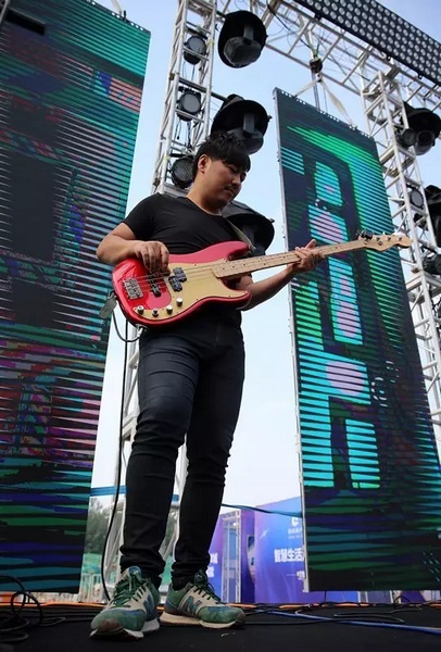 辛苦樂隊(duì)老師，你們跟我們一起，共同見證了時光音樂節(jié)是如何一步步成長至今的。