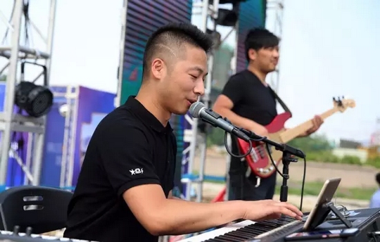 辛苦樂隊(duì)老師，你們跟我們一起，共同見證了時光音樂節(jié)是如何一步步成長至今的。