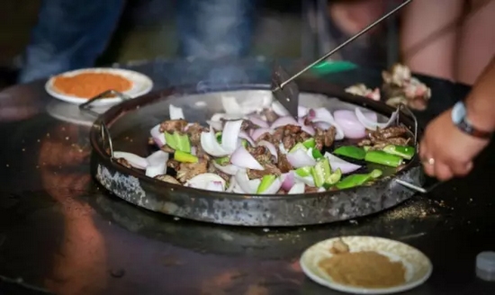 所有菜肉都取自農(nóng)場純天然的食材，吃的又美味又放心！