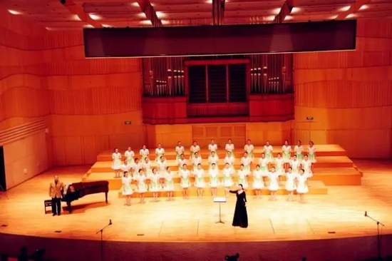 百名大學(xué)生共同謳歌長征壯麗篇章 百名大學(xué)生共同謳歌長征壯麗篇章