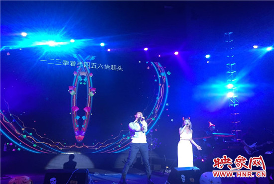 丁當(dāng)現(xiàn)場分享了她的代表曲目，《猜不透》全場大合唱，歌手嚴(yán)爵充分展現(xiàn)創(chuàng)作型歌手的特點(diǎn)。