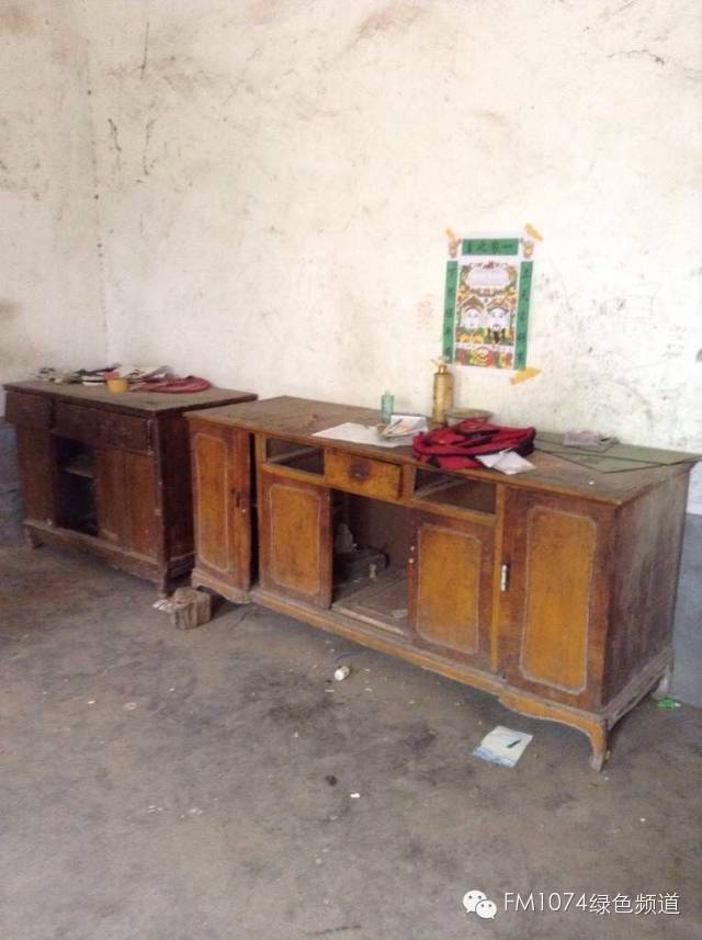 走訪另一個貧困家庭，進去之后才知道什么是真正的一貧如洗、家徒四壁。