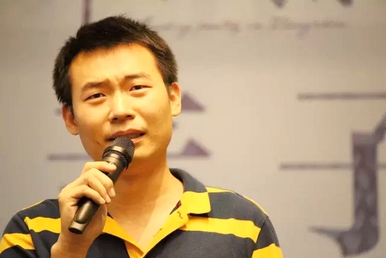 他，是一名消防員，同時(shí)也是聲音的愛好者。