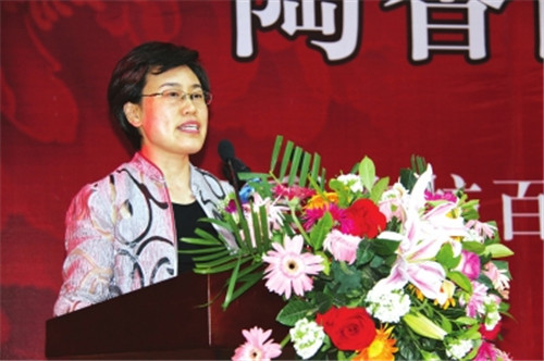 洛陽(yáng)市委常委、組織部部長(zhǎng)，洛陽(yáng)市關(guān)心下一代工作委員會(huì)主任陳向平致辭