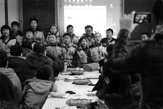 昨日的分享交流會(huì)上，孩子們集體朗誦詩歌