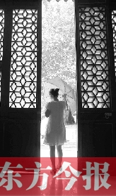 前日，鄭州市碧沙崗地下公共納涼點(diǎn)的入口