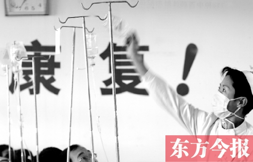 不少人嫌去醫(yī)院看病費時費錢，可是很多病癥并不是網(wǎng)上問問專家、自行買藥吃就能治療的