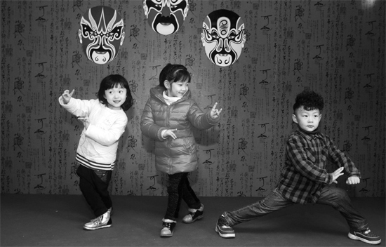 11月19日，鄭州市銘功路小學(xué)的金名劇場