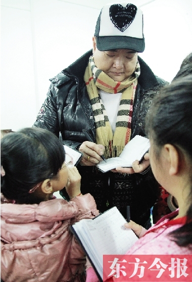 范軍成為小記者俱樂部藝術(shù)指導(dǎo)老師 范軍成為小記者俱樂部藝術(shù)指導(dǎo)老師