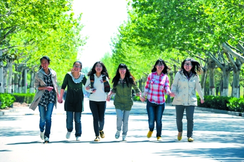 6名上進(jìn)的小女生 6名上進(jìn)的小女生