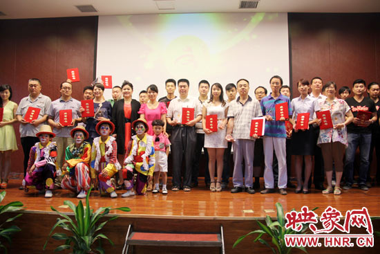 經(jīng)過(guò)網(wǎng)絡(luò)投票和專家評(píng)審，最終農(nóng)民兄弟樂(lè)隊(duì)的歌曲《中國(guó)夢(mèng)》、動(dòng)畫(huà)片《紅孩兒與大學(xué)院》以及《中原福塔兒童