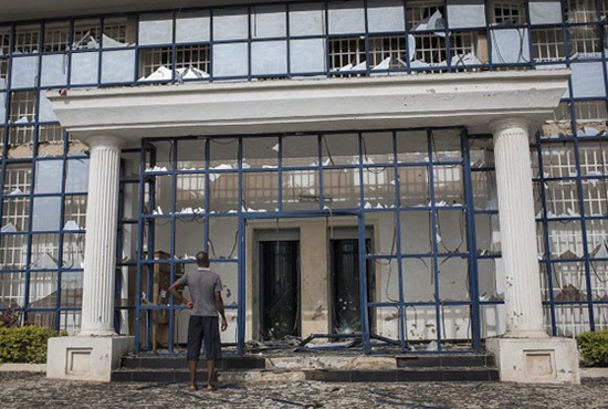 尼日利亞伊斯蘭極端武裝組織“博科圣地”約貝州古杰巴(Gujba)市的農(nóng)業(yè)學(xué)院，射殺數(shù)十名學(xué)生。