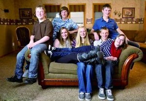 長大后的七胞胎。