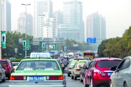 緯二路、順河路、城北路等路口雖多，卻比走金水路省時(shí)