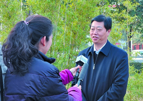 十八大代表、南陽市委書記李文慧談學(xué)習(xí)十八大精神體會