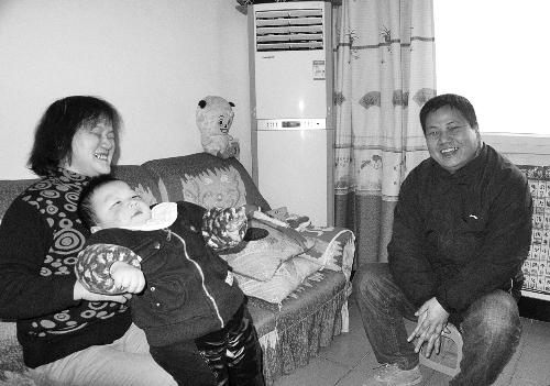 恩人找到了、飯碗保住了，張新明（右）與原竹青都開心地笑了。