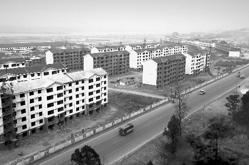 1月14日，宜陽縣正在建設(shè)的靈山新型農(nóng)村社區(qū)已現(xiàn)雛形。