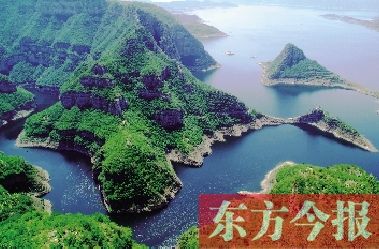 碧水藍(lán)天有綠色,是濟(jì)源人生活的愿望。如今,正是因?yàn)闈?jì)源有山有水,綠樹(shù)成蔭,很多在外工作的濟(jì)源人慢慢選擇回家鄉(xiāng)買(mǎi)房定居。