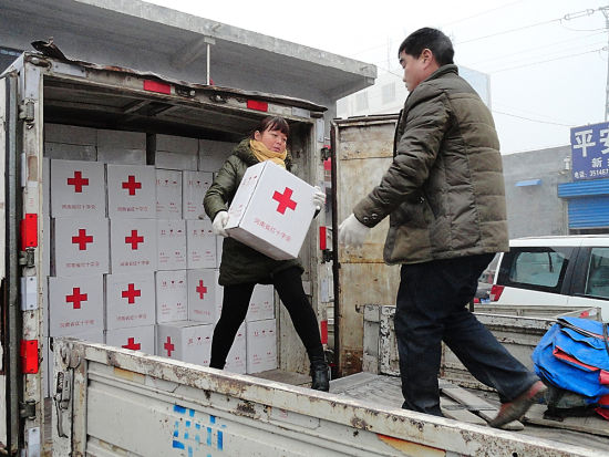 新鄉(xiāng)“紅十字博愛送萬(wàn)家”救助貧困家庭