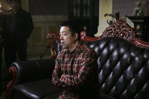 《大河兒女》導(dǎo)演安健接受媒體記者的訪問(wèn)。