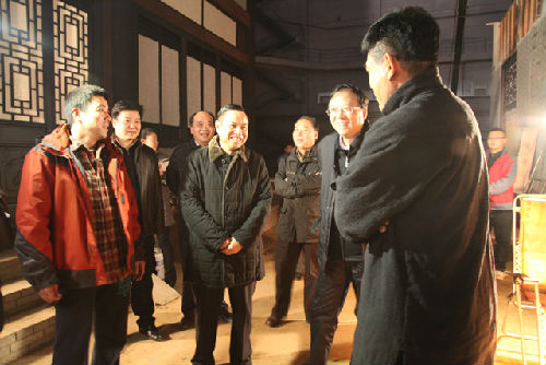 省委常委、常務(wù)副省長李克視察慰問