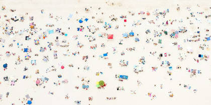 攝影師懸掛直升機外 千米高空拍海灘美景 攝影師懸掛直升機外 千米高空拍海灘美景