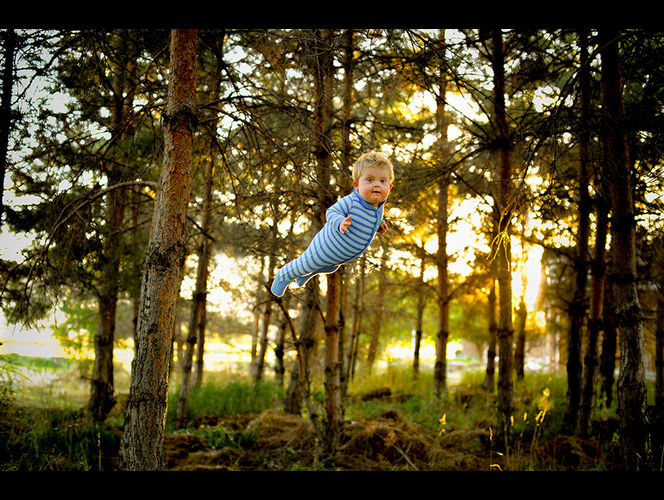 美國(guó)男子為患唐氏綜合癥兒子拍“飛行照” 美國(guó)男子為患唐氏綜合癥兒子拍“飛行照”