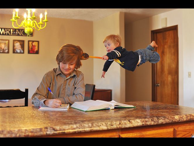 美國(guó)男子為患唐氏綜合癥兒子拍“飛行照” 美國(guó)男子為患唐氏綜合癥兒子拍“飛行照”