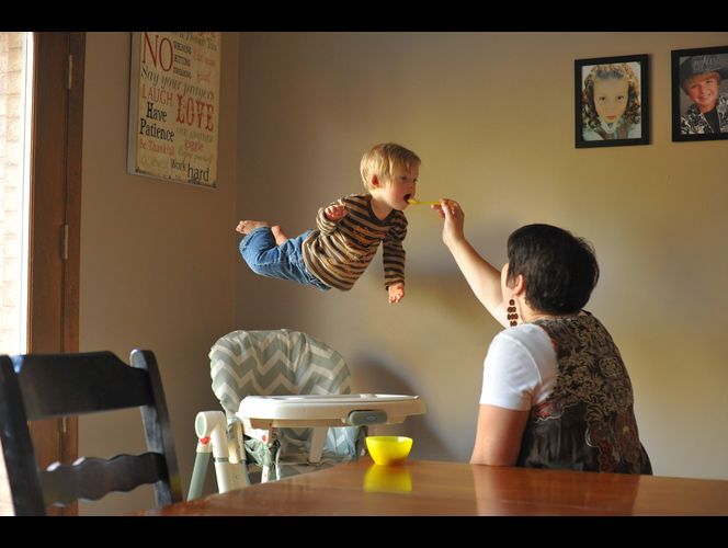 美國(guó)男子為患唐氏綜合癥兒子拍“飛行照” 美國(guó)男子為患唐氏綜合癥兒子拍“飛行照”