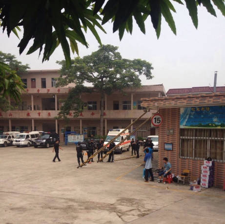 廣東一學(xué)校發(fā)生劫持事件 僵持19小時(shí) 廣東一學(xué)校發(fā)生劫持事件 僵持19小時(shí)