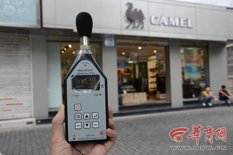 記者實地檢測廣場舞音響分貝 記者實地檢測廣場舞音響分貝