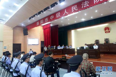 胡萬林再涉非法行醫(yī)洛陽(yáng)受審