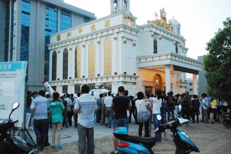 男子乘私人直升機(jī)從天津回鹽城過中秋 男子乘私人直升機(jī)從天津回鹽城過中秋