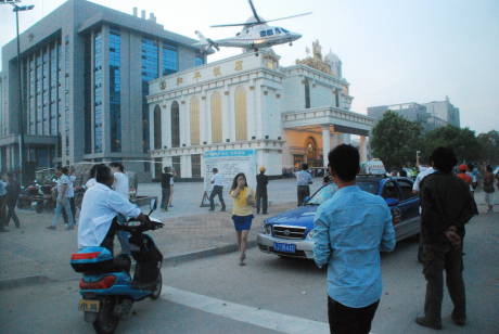 男子乘私人直升機(jī)從天津回鹽城過中秋 男子乘私人直升機(jī)從天津回鹽城過中秋