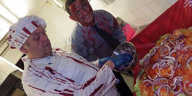 英國廚師制作巨型漢堡 重約31公斤 英國廚師制作巨型漢堡 重約31公斤