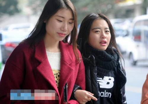 四川藝考現(xiàn)場:一大波美女云集 四川藝考現(xiàn)場:一大波美女云集