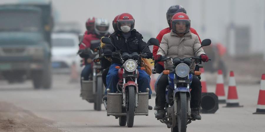 不畏風雨 只為回家 不畏風雨 只為回家