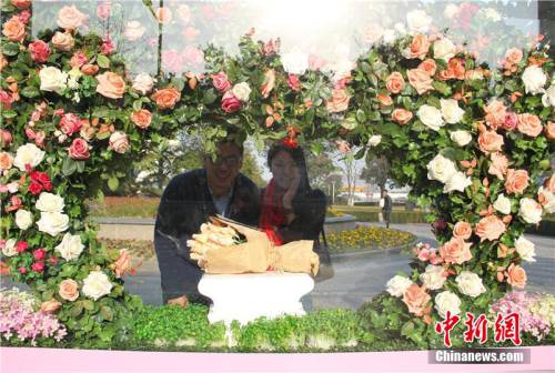 寧波“最浪漫”公交車站亮相街頭 寧波“最浪漫”公交車站亮相街頭