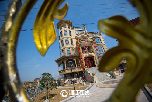 史上最壕農(nóng)居房:游泳池+觀光電梯 史上最壕農(nóng)居房:游泳池+觀光電梯