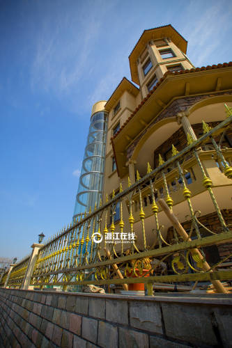 史上最壕農(nóng)居房:游泳池+觀光電梯 史上最壕農(nóng)居房:游泳池+觀光電梯