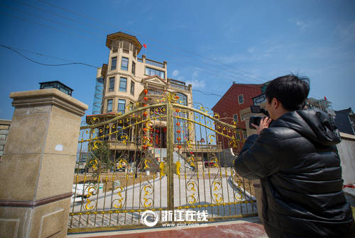 史上最壕農(nóng)居房:游泳池+觀光電梯 史上最壕農(nóng)居房:游泳池+觀光電梯