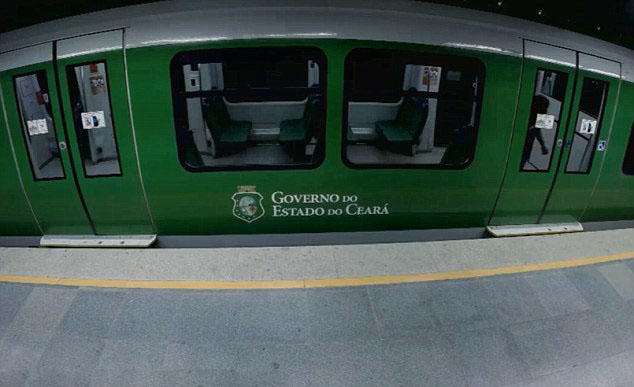 巴西女子遭遇地鐵驚魂 巴西女子遭遇地鐵驚魂