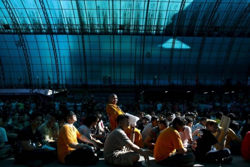 泰國:變性人現(xiàn)身征兵現(xiàn)場一幕 泰國:變性人現(xiàn)身征兵現(xiàn)場一幕