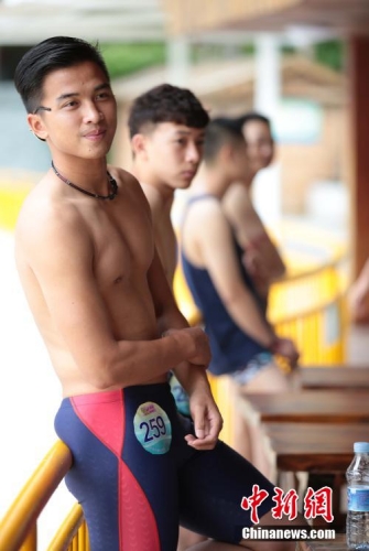 學(xué)生參加校花校草大賽 穿比基尼秀身材