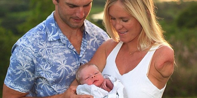 獨臂沖浪高手當媽媽