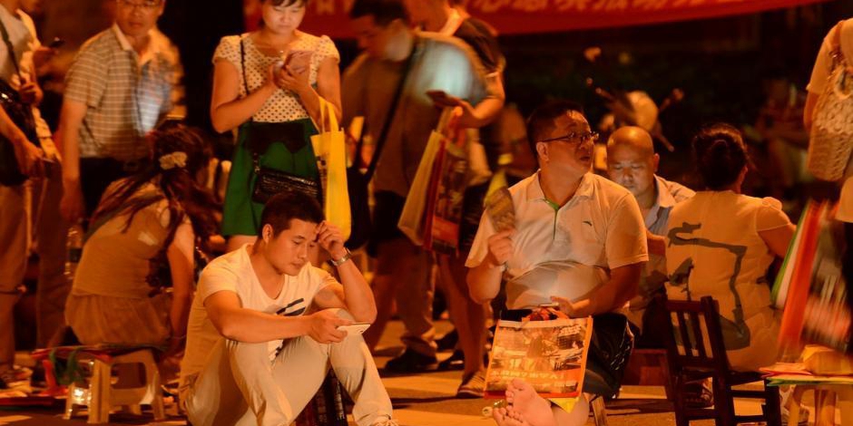 長(zhǎng)沙家長(zhǎng)為孩子讀高中通宵排隊(duì)