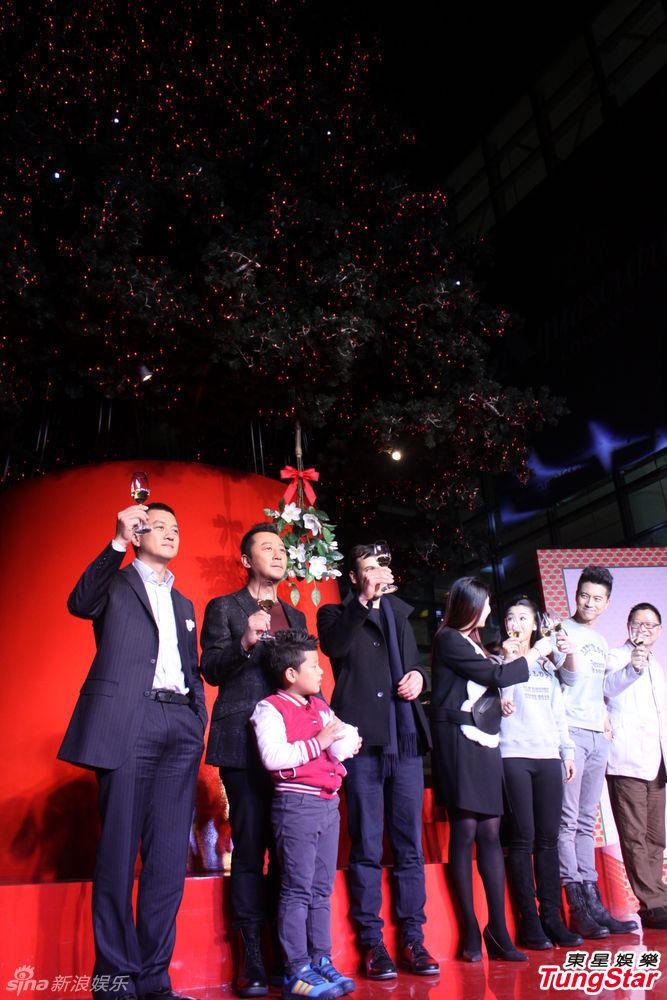 李亞鵬、郭濤父子相活動