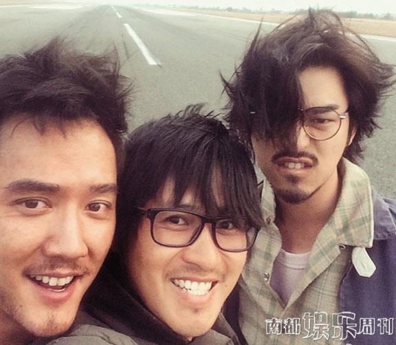 工地生活三人行。