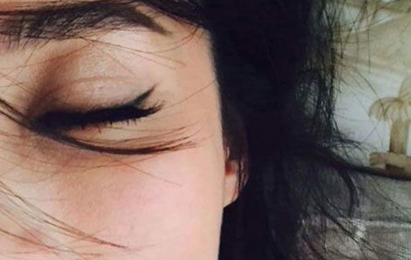 蔣勤勤吊帶美照。