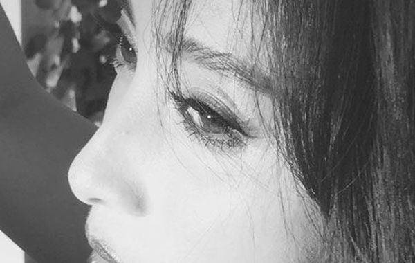 蔣勤勤吊帶美照。